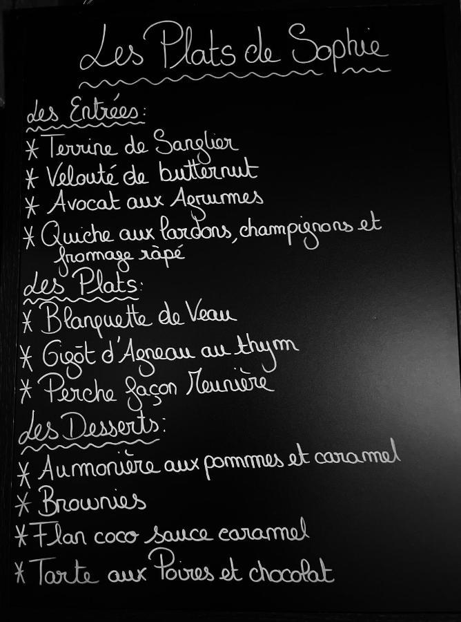 Restaurant Hotel Logis Chez Sophie Briouze Exterior foto